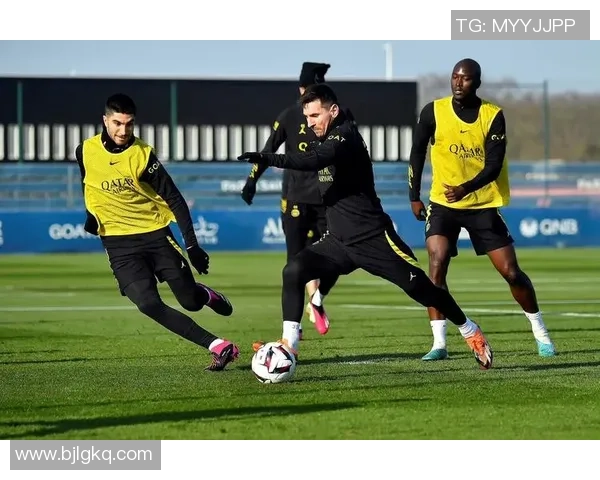 在阳光下奔跑的亮亮与他的足球梦想之旅 在阳光下奔跑的亮亮与他的足球梦想之旅