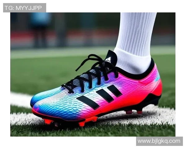 提升足球表现的秘密武器防滑袜让你在场上如虎添翼 提升足球表现的秘密武器防滑袜让你在场上如虎添翼